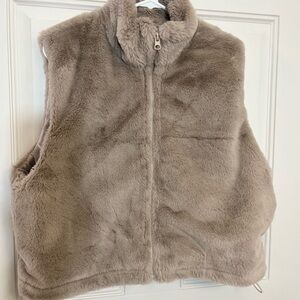 Women's Luxurious Faux Fur Vest - Elegant Taupe